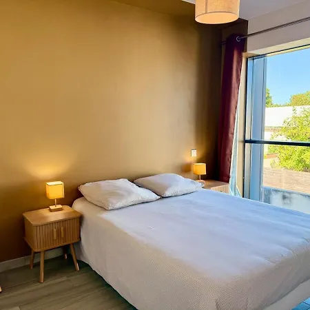 De Avec Parking Apartment *